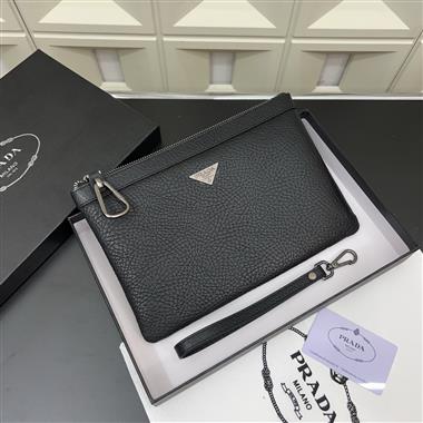 PRADA    2025新款男生時尚包包 尺寸：26*18CM