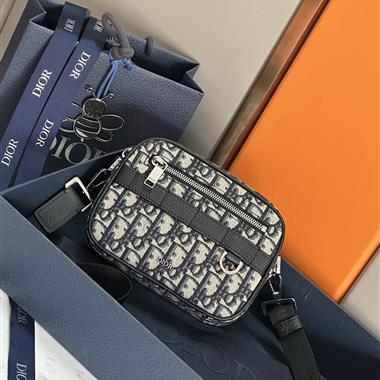 DIOR   2025新款男生時尚包包  尺寸:17*12.5*5CM