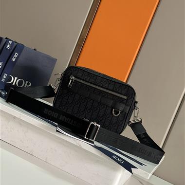 DIOR   2025新款男生時尚包包  尺寸:22*15*6CM