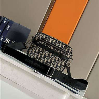 DIOR   2025新款男生時尚包包  尺寸:22*15*6CM