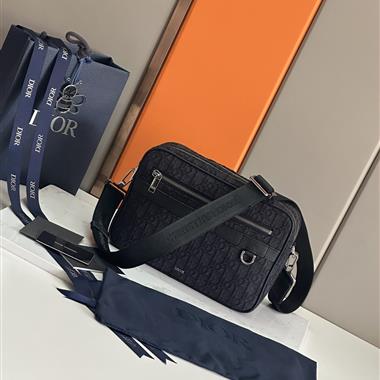 DIOR   2025新款男生時尚包包  尺寸:26 x 17 x 7CM