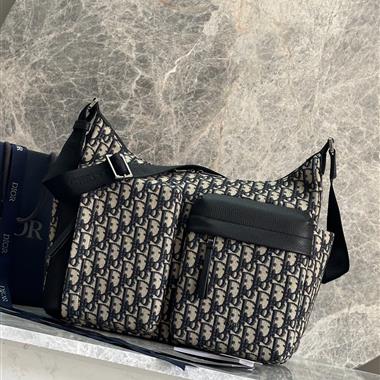 DIOR   2025新款男生時尚包包  尺寸:36 x 30.5 x 14.5CM