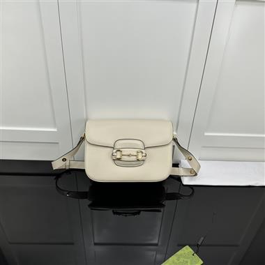 GUCCI    2025新款女生時尚包包 尺寸:26*17.5*10CM