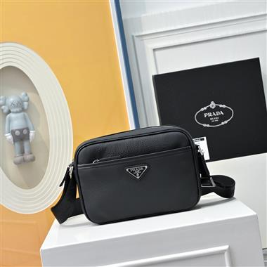PRADA   2025新款男生時尚包包 尺寸:23*14CM