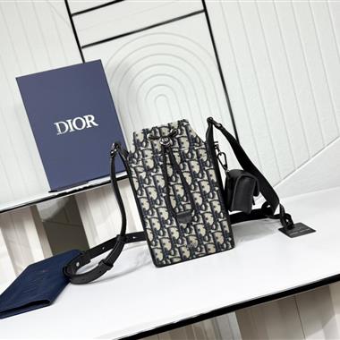 DIOR   2025新款男生時尚包包 尺寸:13.5 x 22 x 7CM
