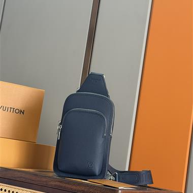 LOUIS VUITTON   2025新款男生時尚包包 尺寸：16*33*5.7CM