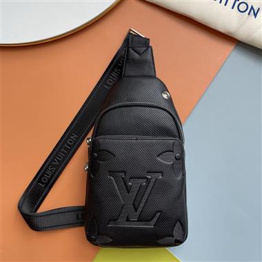 LOUIS VUITTON   2025新款男生時尚包包 尺寸：30×17×5CM