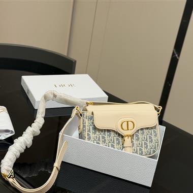 DIOR   2025新款女生時尚包包 尺寸：22*15CM