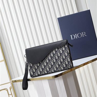 DIOR   2025新款男生時尚包包 尺寸：26*20.5*6.5CM