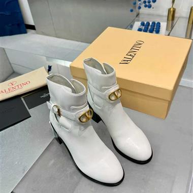 Valentino    2025新款女生休閒時尚鞋子