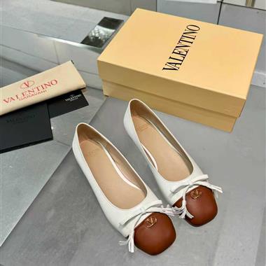 Valentino    2025新款女生休閒時尚鞋子