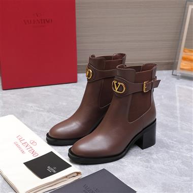 Valentino    2025新款女生休閒時尚鞋子