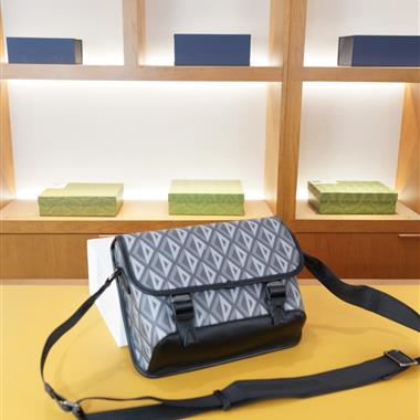 DIOR   2025新款男生時尚包包 尺寸：28x20x7CM