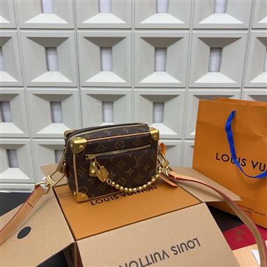 LOUIS VUITTON    2025新款男生時尚包包 尺寸：18 x 12CM