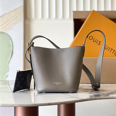 LOUIS VUITTON  2025新款女生時尚包包 尺寸：16x18x12CM