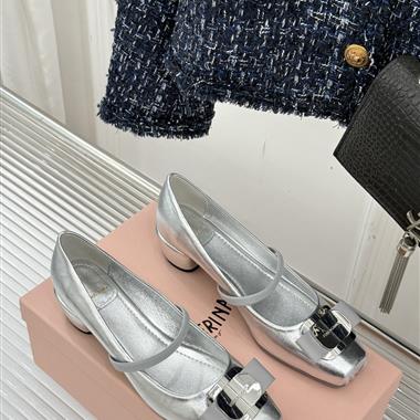 Ferragamo   2026新款女生休閒時尚鞋子