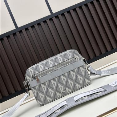 DIOR   2025新款男生時尚包包   尺寸：22.5x15x5CM