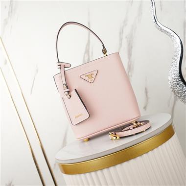 PRADA   2025新款女生時尚包包   尺寸：23*23*13CM