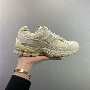 New Balance 2002R 經典的尼龍網布跑鞋