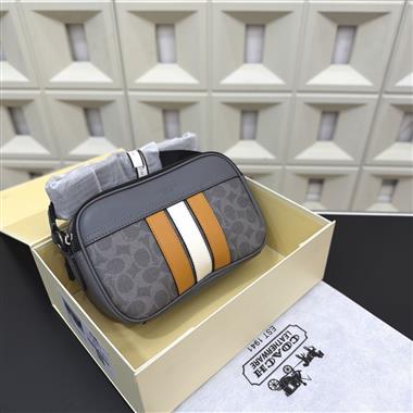 COACH  2025新款男生時尚包包 尺寸：15*23CM