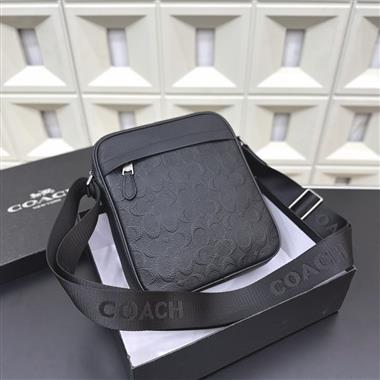 COACH  2025新款男生時尚包包 尺寸：26*22CM