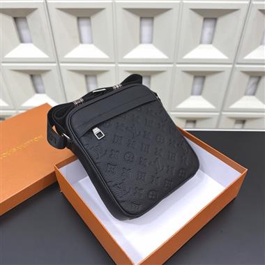 LOUIS VUITTON   2025新款男生時尚包包 尺寸：26*22CM
