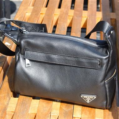 PRADA   2026新款男生時尚包包 尺寸：30x22x10CM