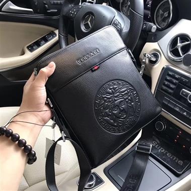 VERSACE   2026新款男生時尚包包 尺寸：28-25-6CM