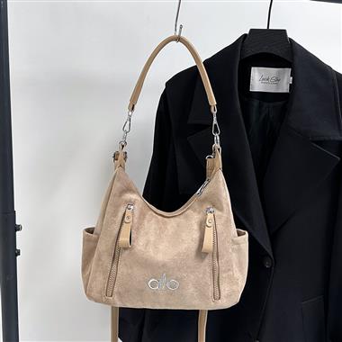 ALO   2026新款時尚休閒包   尺寸：28*24*11CM