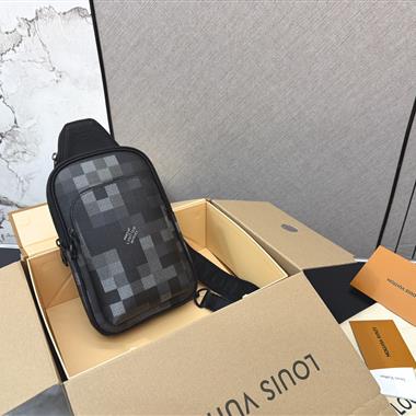 LOUIS VUITTON   2026新款男生時尚包包 尺寸：32*16CM