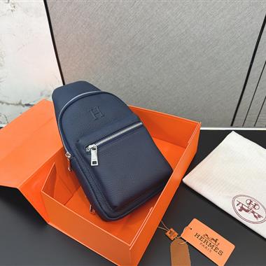 HERMES   2026新款男生時尚包包 尺寸：36 x 18CM