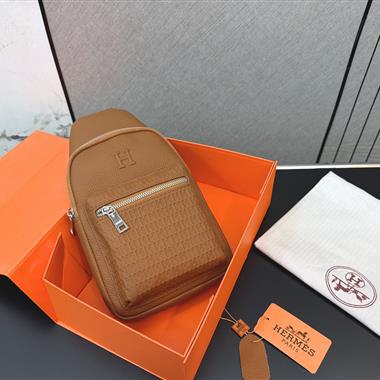HERMES   2026新款男生時尚包包 尺寸：36 x 18CM