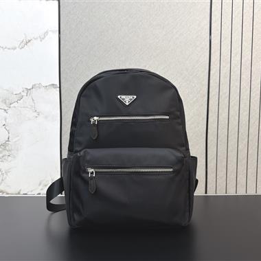PRADA   2026新款男生時尚包包 尺寸：42*32CM
