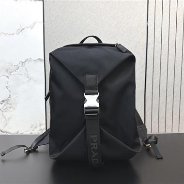 PRADA   2026新款男生時尚包包 尺寸：40*28CM