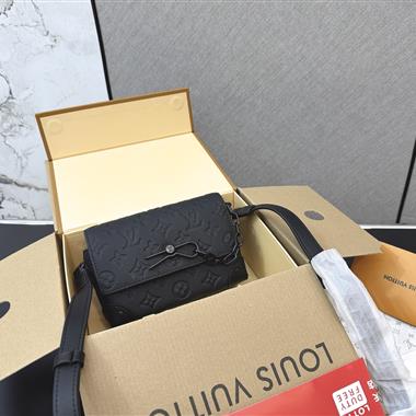 LOUIS VUITTON   2026新款男生時尚包包 尺寸：18*12CM