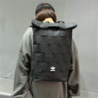 Adidas   2026新款時尚休閒包  尺寸：46* 28*16CM