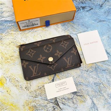 LOUIS VUITTON   2026新款時尚包包 尺寸：13*9.5*2.5CM