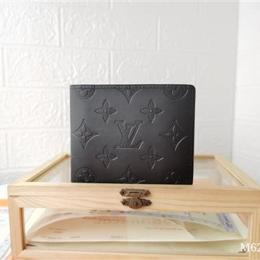 LOUIS VUITTON   2026新款時尚包包  尺寸：11.5*9*1.5CM