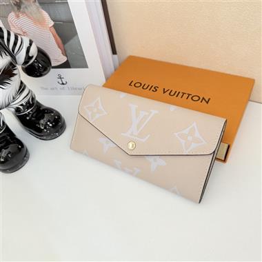 LOUIS VUITTON   2026新款時尚包包 尺寸：19*10.5*2.5CM