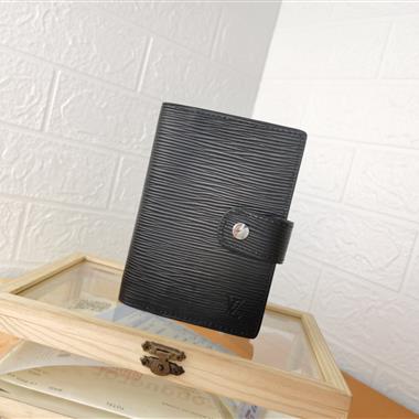 LOUIS VUITTON   2026新款時尚包包 尺寸：10*12CM