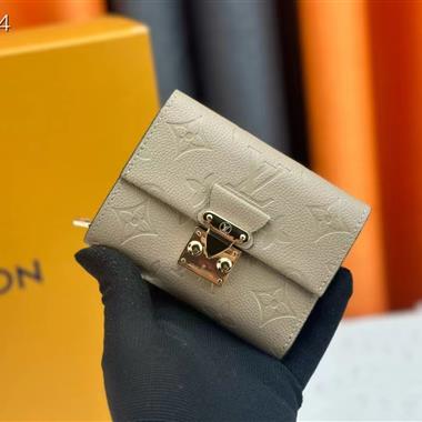 LOUIS VUITTON   2026新款時尚包包  尺寸：11.5*8.5*4CM