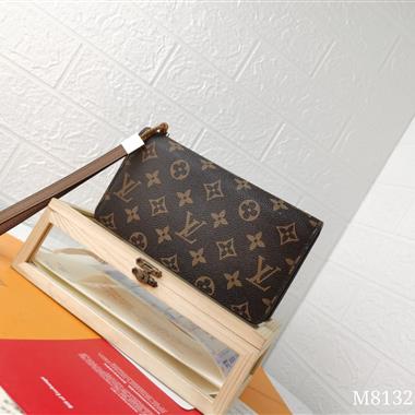 LOUIS VUITTON   2026新款時尚包包  尺寸：19.5x11x3.5CM