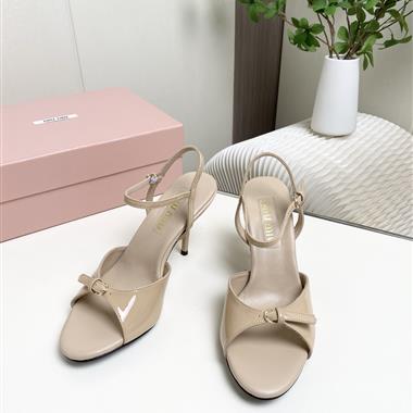 MIUMIU  2026新款女生休閒時尚鞋子