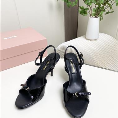 MIUMIU  2026新款女生休閒時尚鞋子