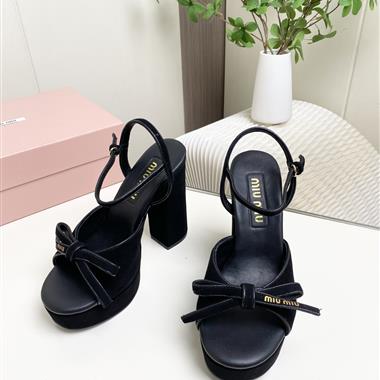 MIUMIU  2026新款女生休閒時尚鞋子