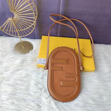 FENDI  2026新款女生時尚包包  尺寸：21.5*15*1CM