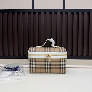 BURBERRY   2026新款女生時尚包包  尺寸：19.5*8*15CM