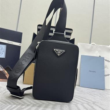 PRADA   2026新款男生時尚包包 尺寸：14*20*5CM