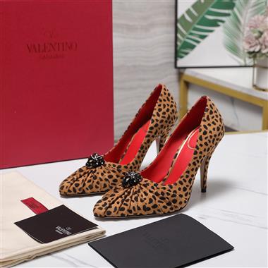 Valentino    2026新款女生休閒時尚鞋子