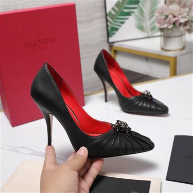 Valentino    2026新款女生休閒時尚鞋子